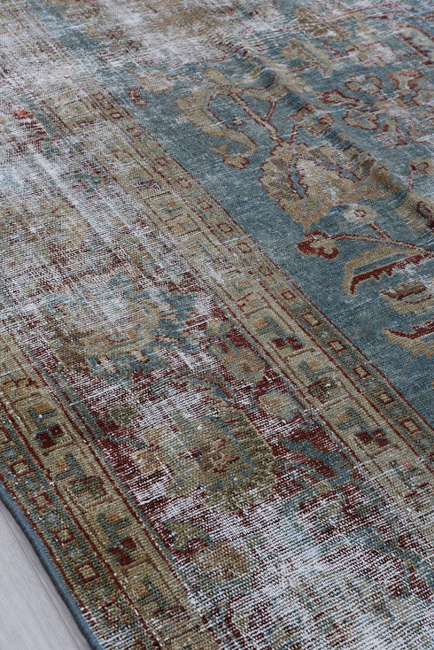 Antique Lilian Area Rug (8' x 10')